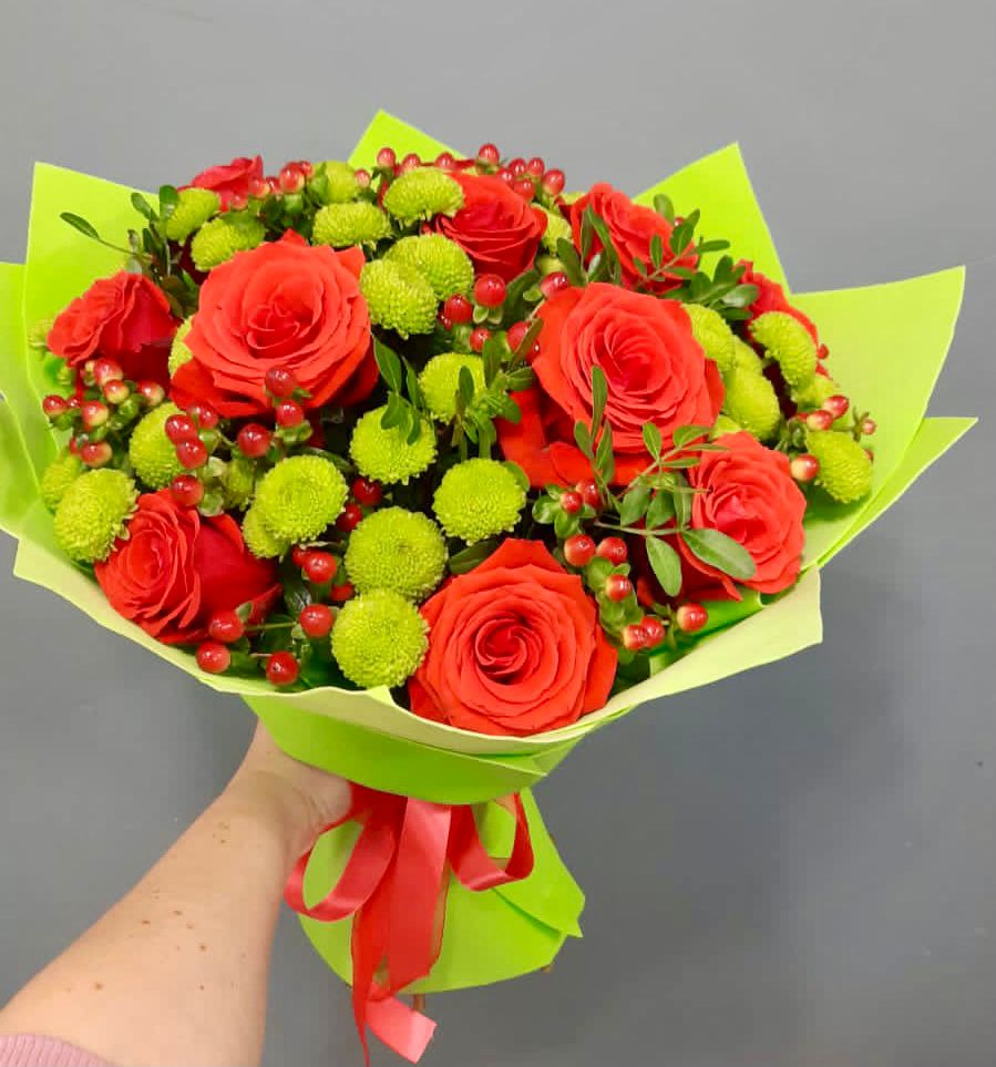 Букет цветов из: Хризантемы и Розы в Туме