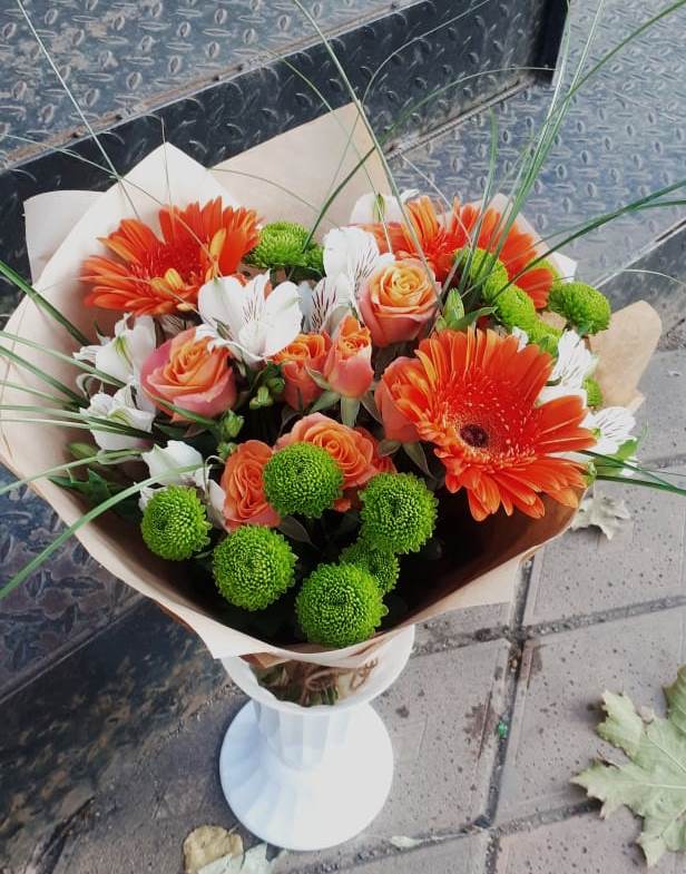 Букет цветов из: Герберы, Хризантемы, Альстромерии и Розы в Туме