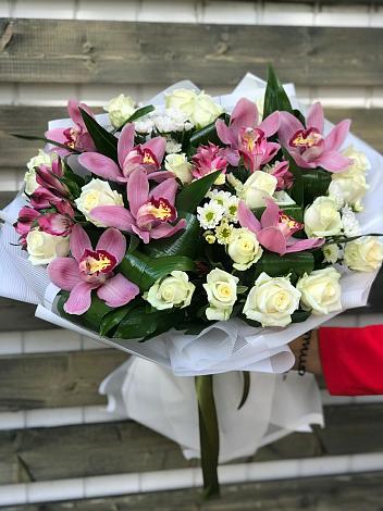 Букет цветов из: Розы и Хризантемы в Туме