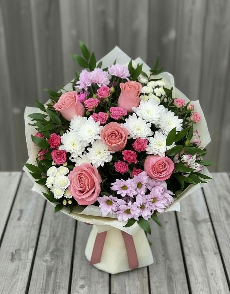 Букет цветов из: Альстромерии, Гвоздики, Розы и Хризантемы в Туме