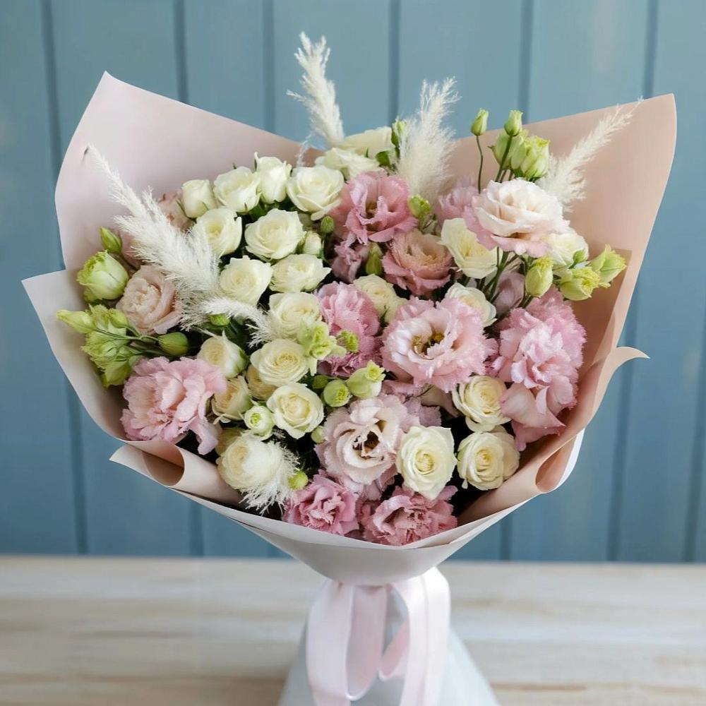 Букет цветов из: Альстромерии и Розы в Туме