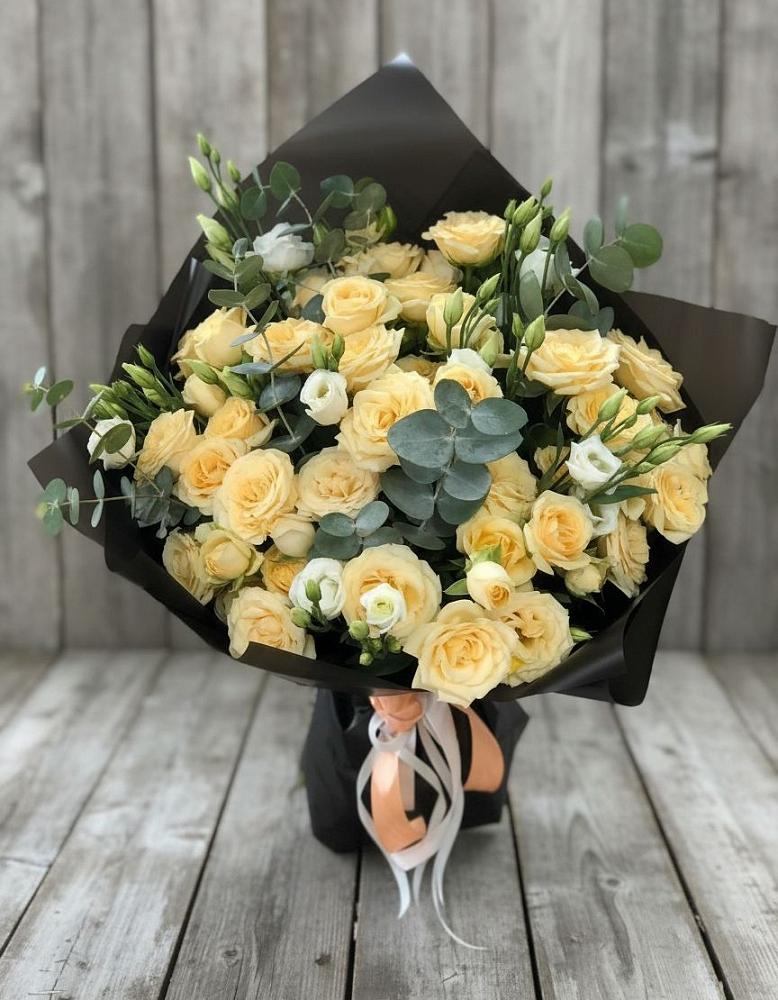 Букет цветов из: Розы и Лизиантусы в Туме