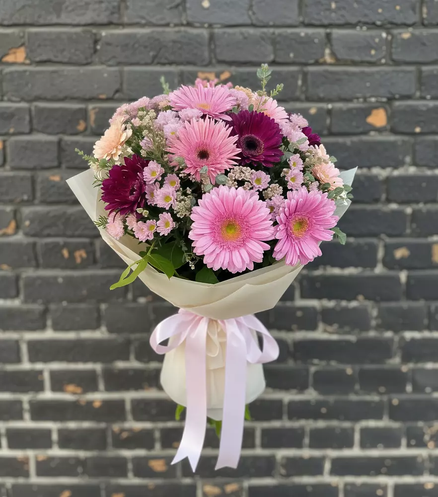 Букет цветов из: Герберы и Хризантемы в Туме