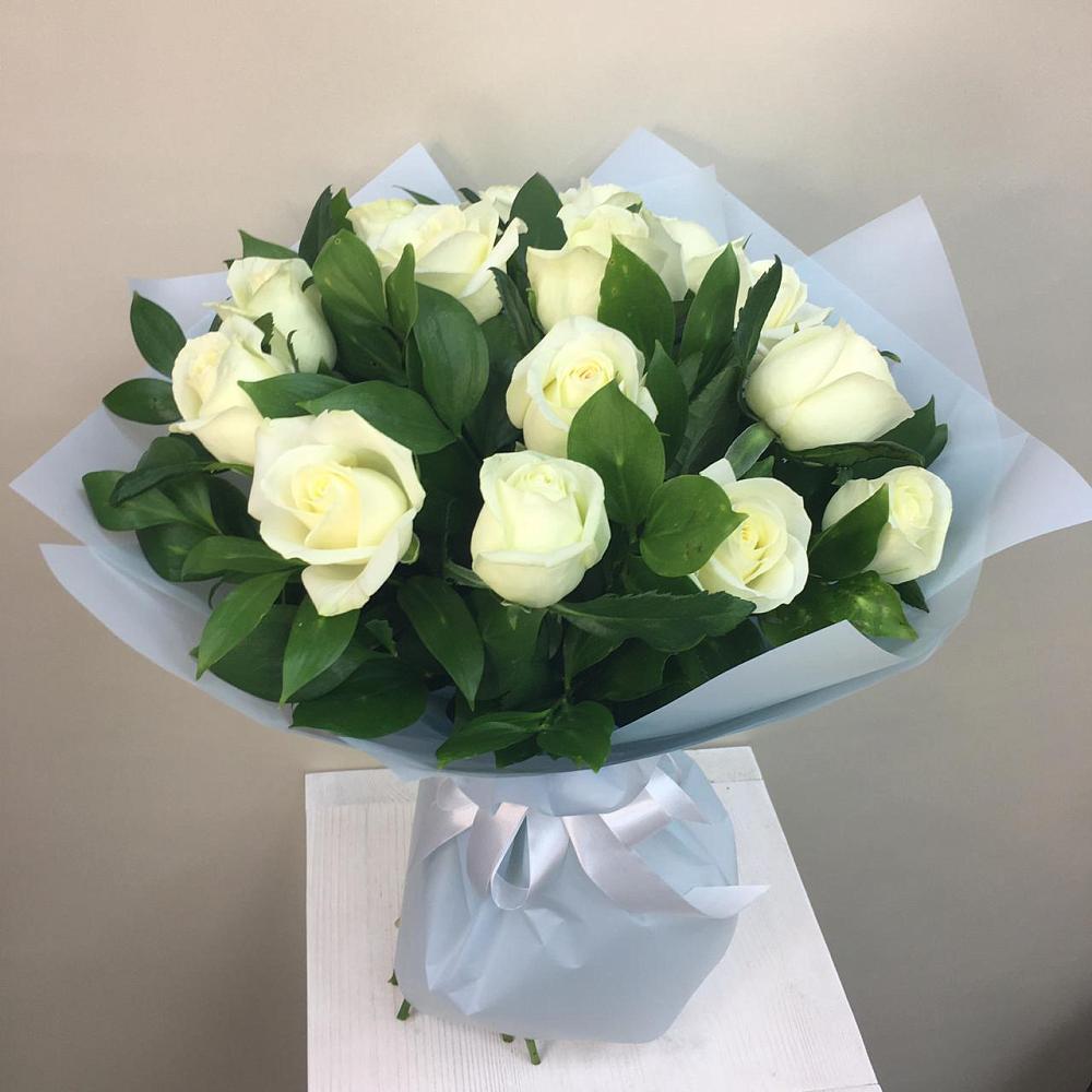 Букет 15 Белых роз Проуд в Туме