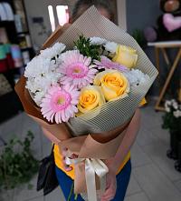 Букет цветов из:  Герберы, Розы и Хризантемы в Туме