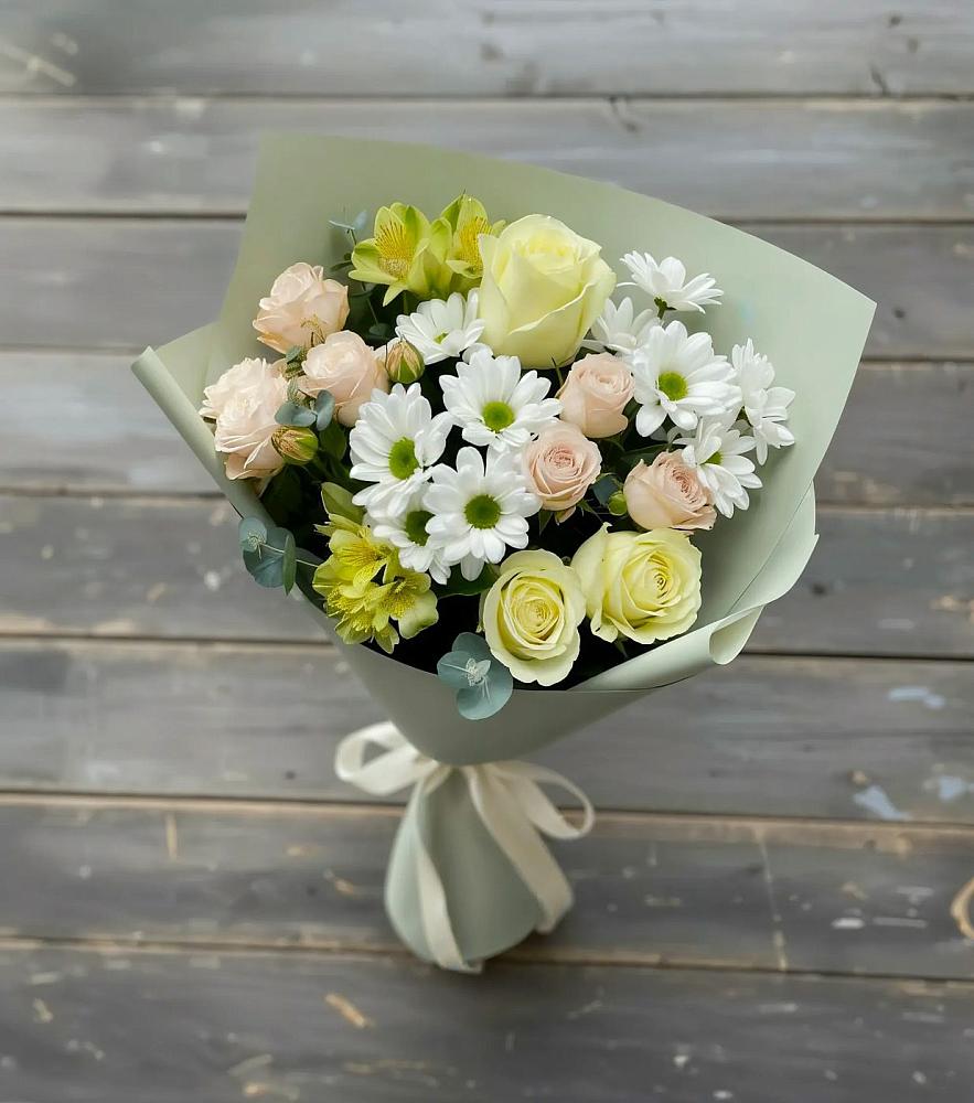 Букет цветов из: Альстромерии, Розы и Хризантемы в Туме