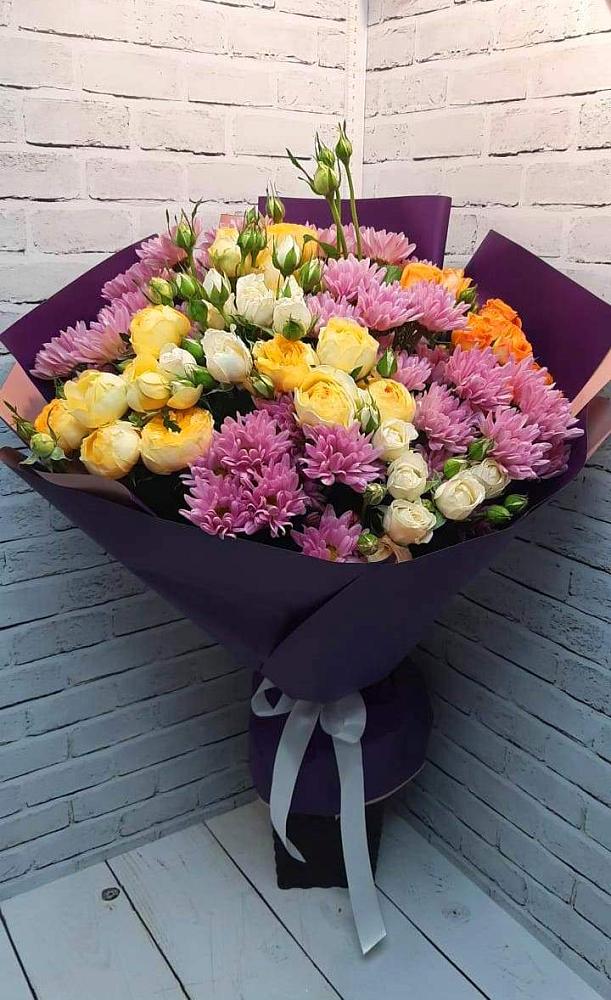 Букет цветов из: Хризантемы и Розы в Туме