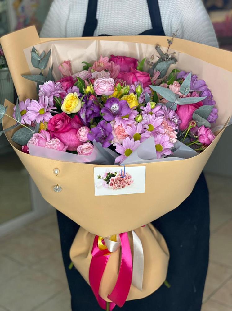 Букет цветов из: Хризантемы, Гвоздики и Альстромерии в Туме