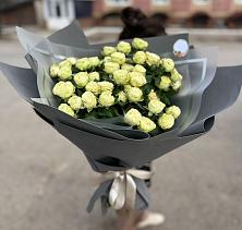 Букет Белые кустовые розы Солинеро в Туме