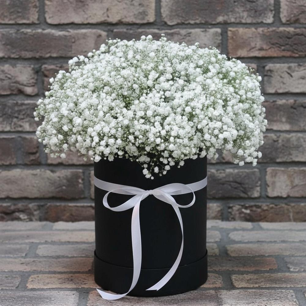 Цветочная композиция из Гипсофила в шляпной коробке в Туме