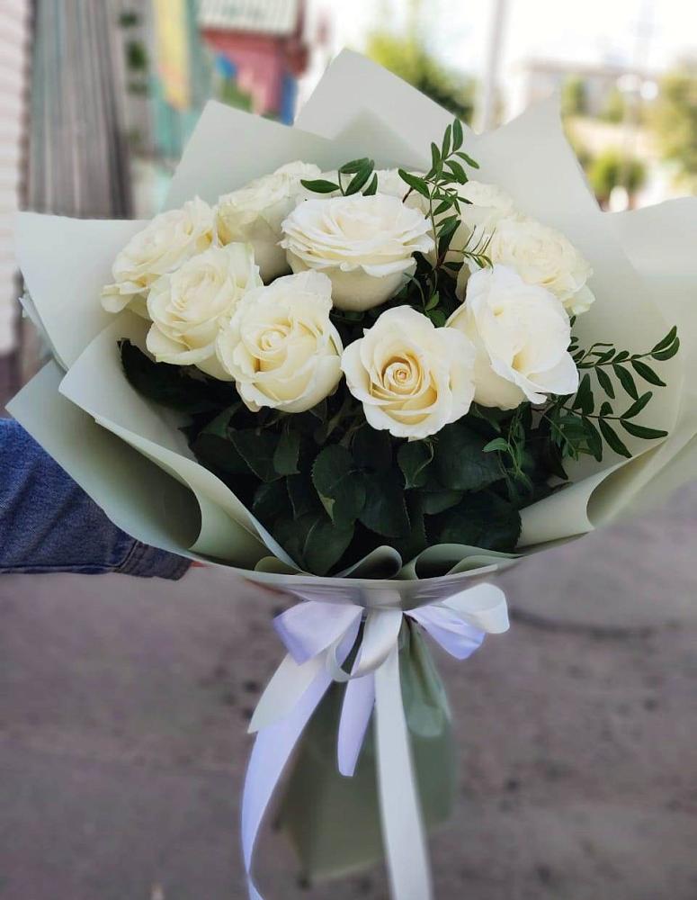 Букет Белые розы Проуд в Туме