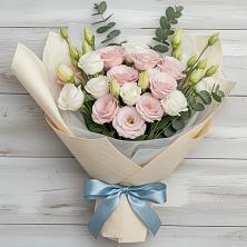 Букет цветов из:  Лизиантусы в Туме