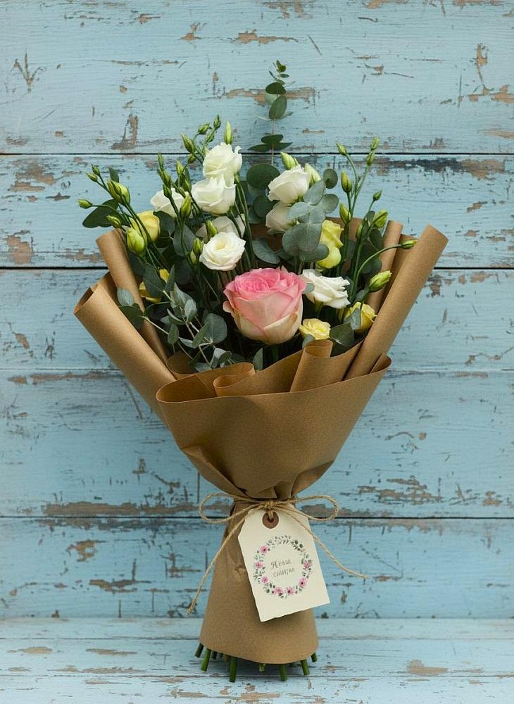 Букет цветов из: Розы и Лизиантусы в Туме