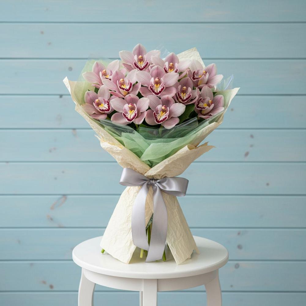 Букет цветов из: Орхидеи и Розы в Туме