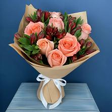 Букет цветов из:  Розы и Альстромерии в Туме