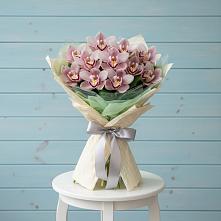 Букет цветов из:  Орхидеи и Розы в Туме
