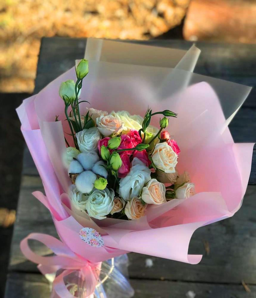 Букет цветов из: Розы и Лизиантусы в Туме