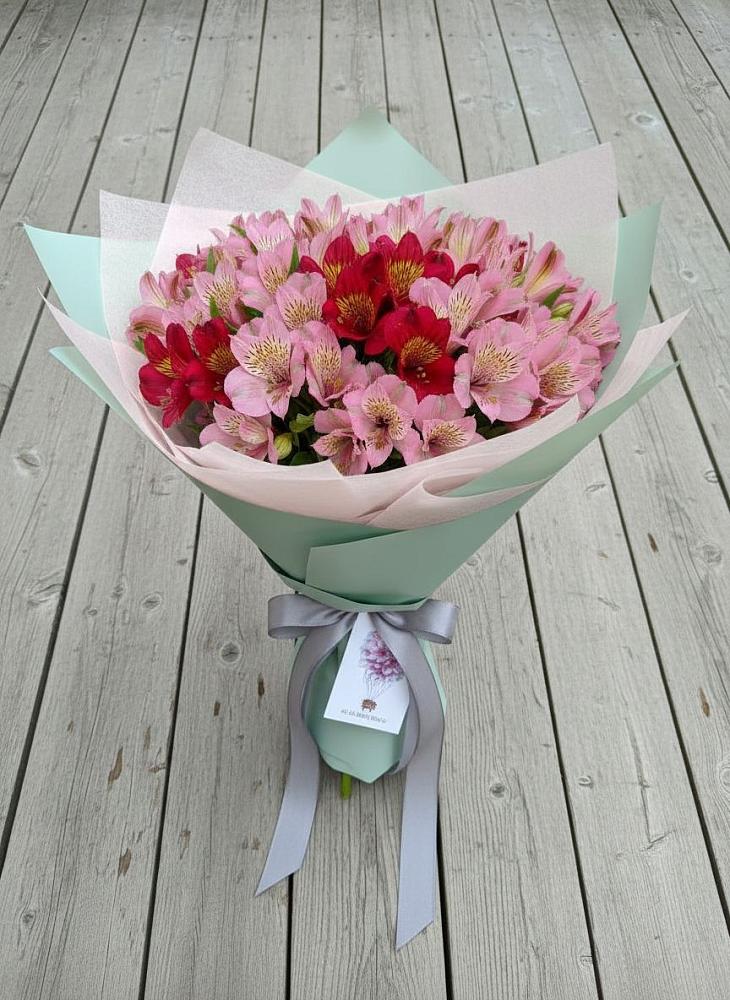 Букет цветов из: Альстромерии в Туме