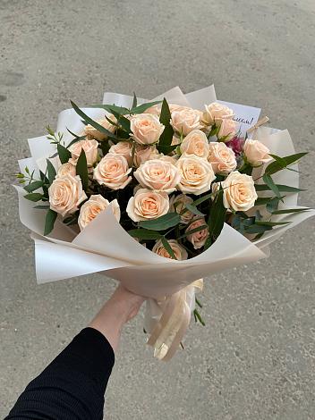 Букет Кремовые розы Латте в Туме