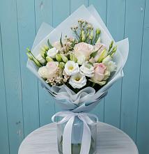 Букет цветов из:  Розы и Лизиантусы в Туме