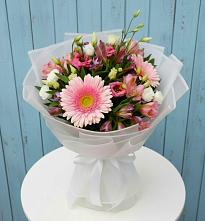 Букет цветов из:  Герберы, Альстромерии и Лизиантусы #REPLACE_PRED# Туме