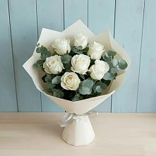 Букет Белые розы в Эвкалипте в Туме