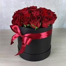 Цветочная композиция из Розы в шляпной коробке в Туме