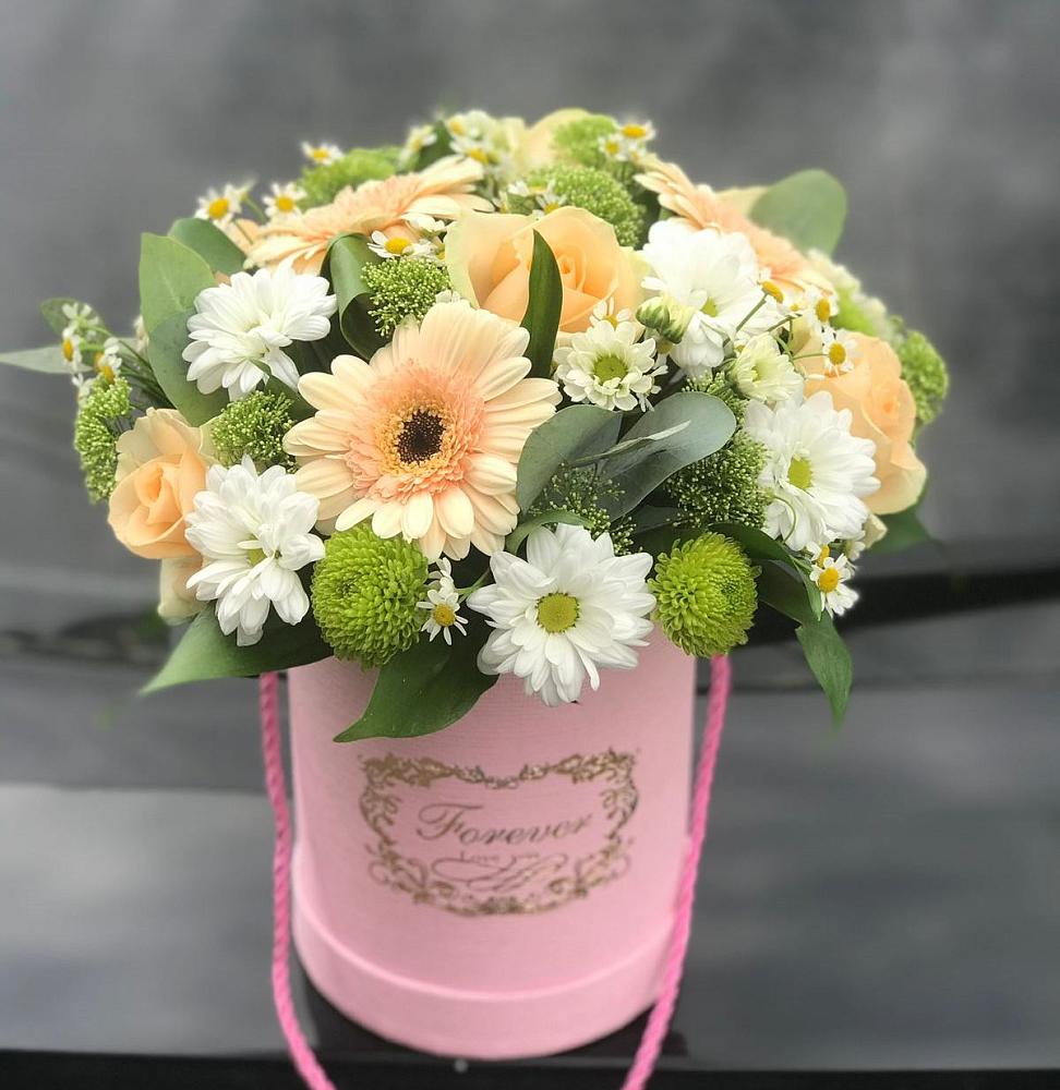 Цветочная композиция из Розы, Герберы и Хризантемы в шляпной коробке в Туме