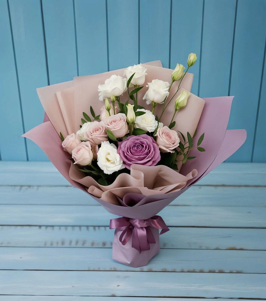 Букет цветов из: Розы и Лизиантусы в Туме